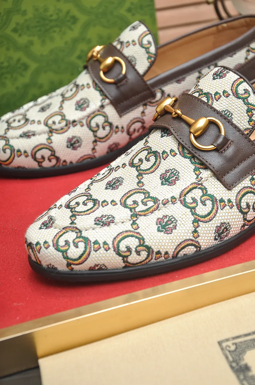 Men's shoes 💰600💶 Brand: GUCCI (Gucci) Standard size: Men's size 38/44 (45 can be customized) Grade: Same as the official website Original quality Material: Original cowhide Water-dyed cowhide lining Original rubber outsole Style category: Men's fashionable casual leather shoes Distinguished big-name luxury elements Top luxury Color: Actual picture